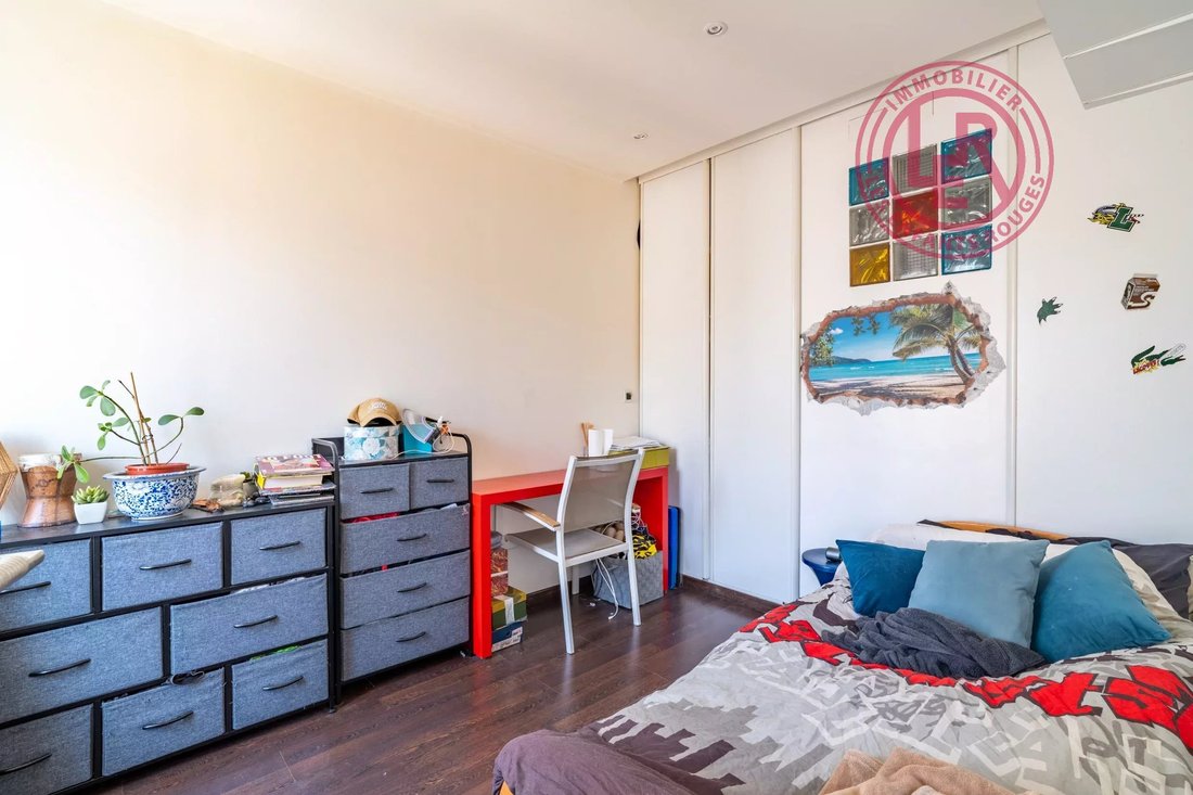 Apartment in Belleville-Saint Maur, Paris 11e Arrondissement, Paris 4 - 18268697
