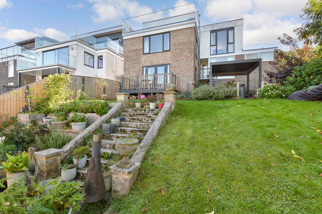 House in Cowes, England 1 - 16411247