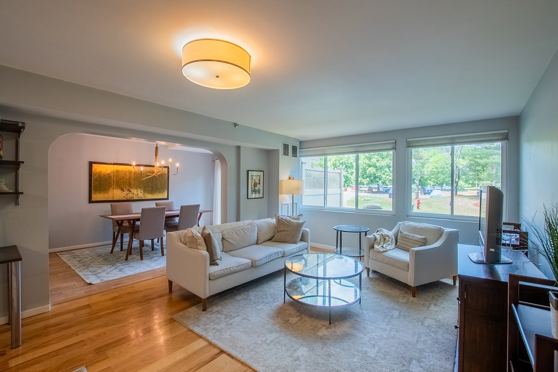 Condo in Newton, Massachusetts, United States 1 - 18267831