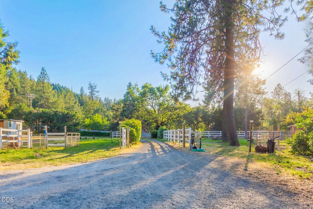 House in Grants Pass, Oregon, United States 4 - 18078726