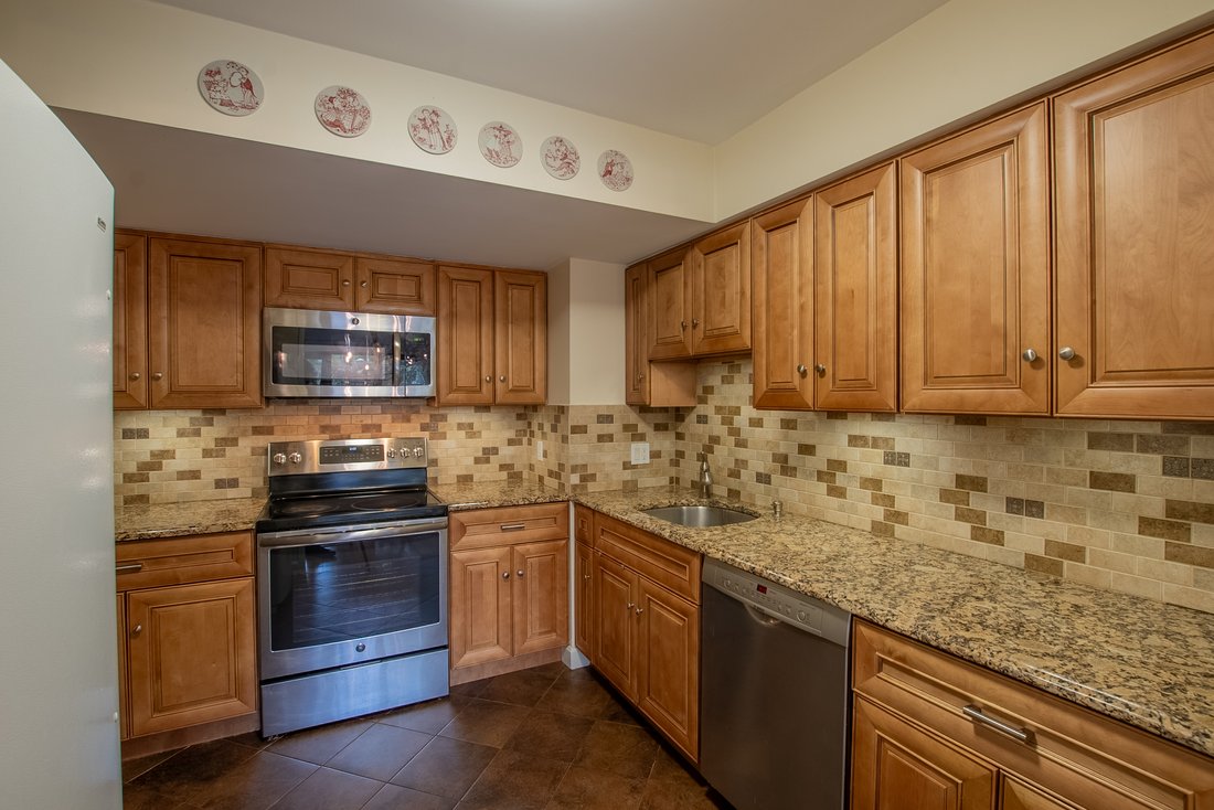Condo in Newton, Massachusetts, United States 3 - 18267831