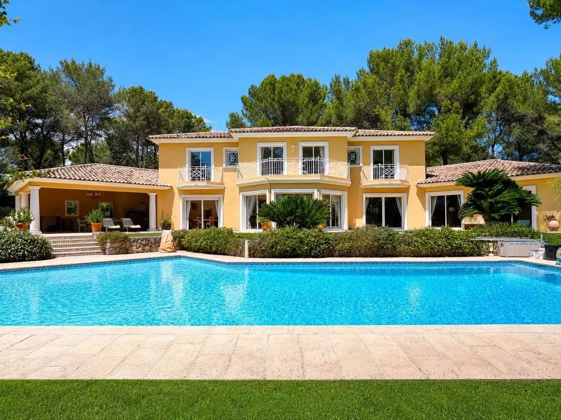 Villa in Mougins, Provence-Alpes-Côte d'Azur, France 1 - 14143079