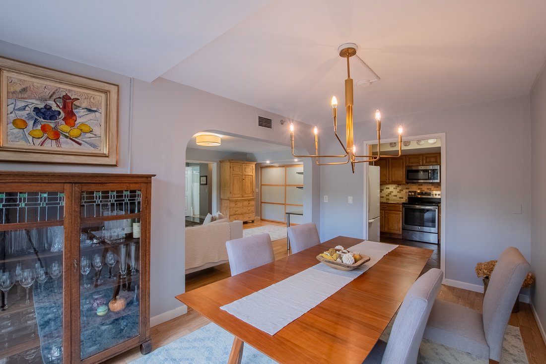 Condo in Newton, Massachusetts, United States 4 - 18267831