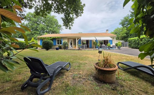 Villa in Boulac, Saint-Jean-d'Illac, France 1