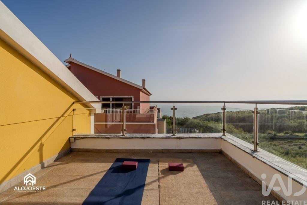 Townhouse in Sao Pedro da Cadeira, Lisbon, Portugal 4 - 18269175