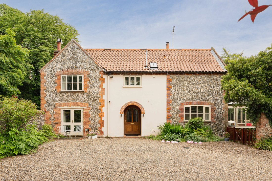 House in Wiveton, England 1 - 18269193
