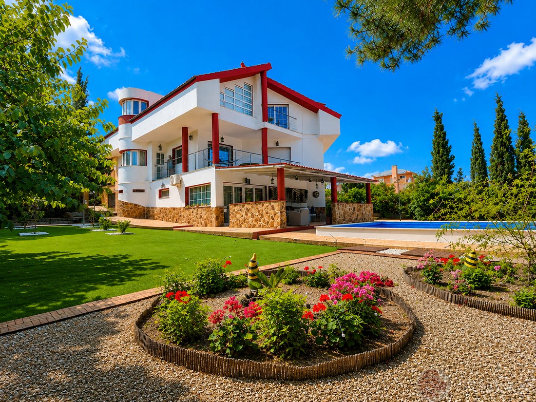 Chalet in Mutxamel, Valencian Community, Spain 1 - 18131453
