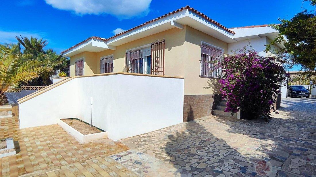 Chalet in el Campello, Valencian Community, Spain 1 - 16564256