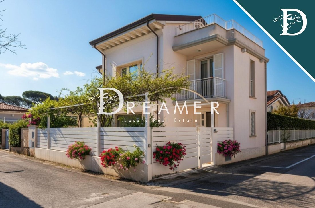Apartment in Center, Forte dei Marmi, Tuscany 1 - 17469357