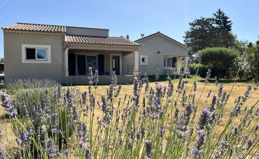 House in Lagnes, Provence-Alpes-Côte d'Azur, France 1