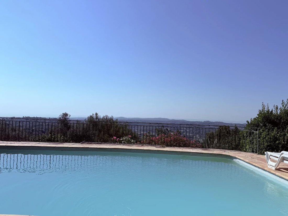 House in Châteauneuf-Grasse, Provence-Alpes-Côte d'Azur, France 1 - 15831361