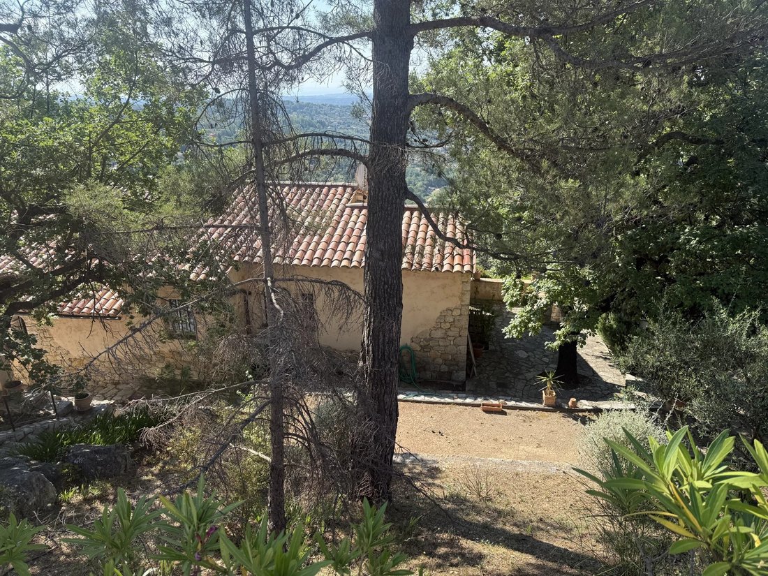 House in Châteauneuf-Grasse, Provence-Alpes-Côte d'Azur, France 2 - 15831361
