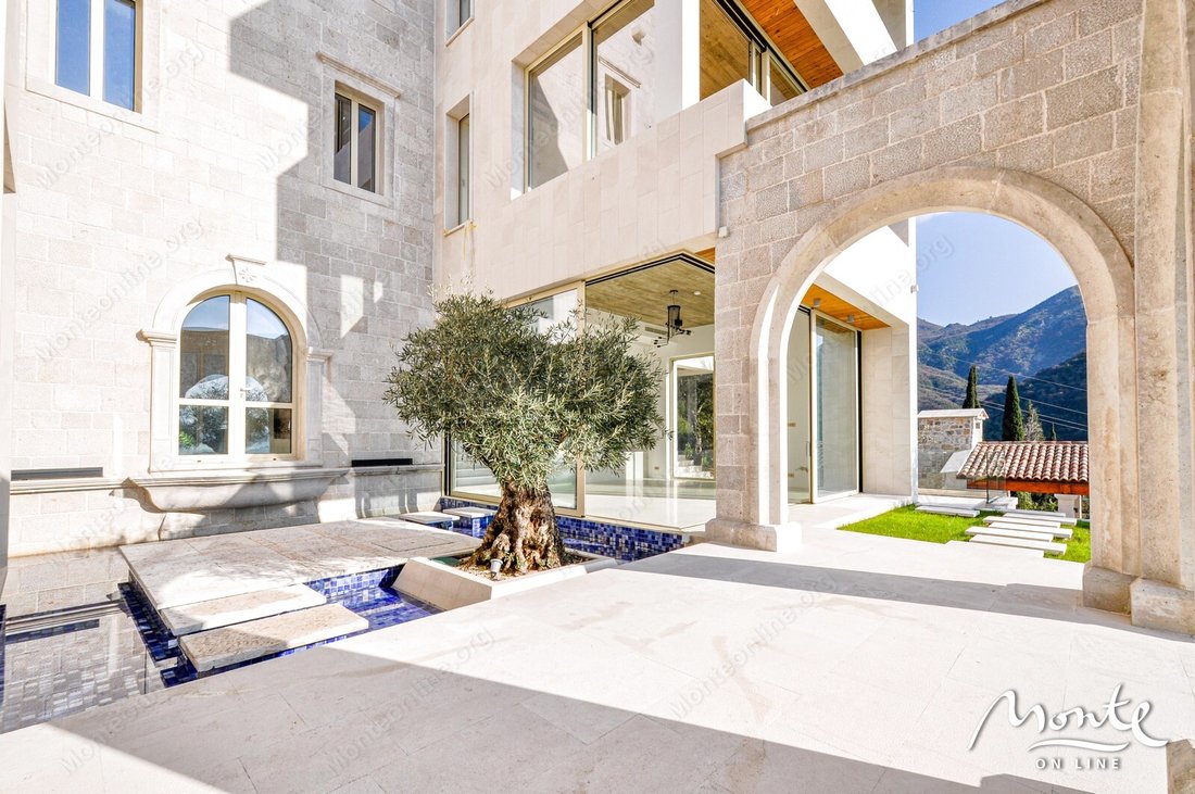 Villa in Donja Lastva, Tivat Municipality, Montenegro 5 - 18269262