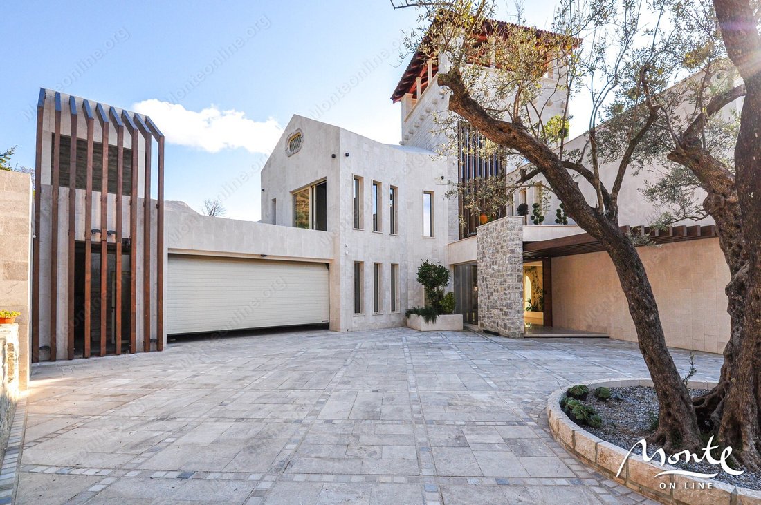 Villa in Donja Lastva, Tivat Municipality, Montenegro 3 - 18269262