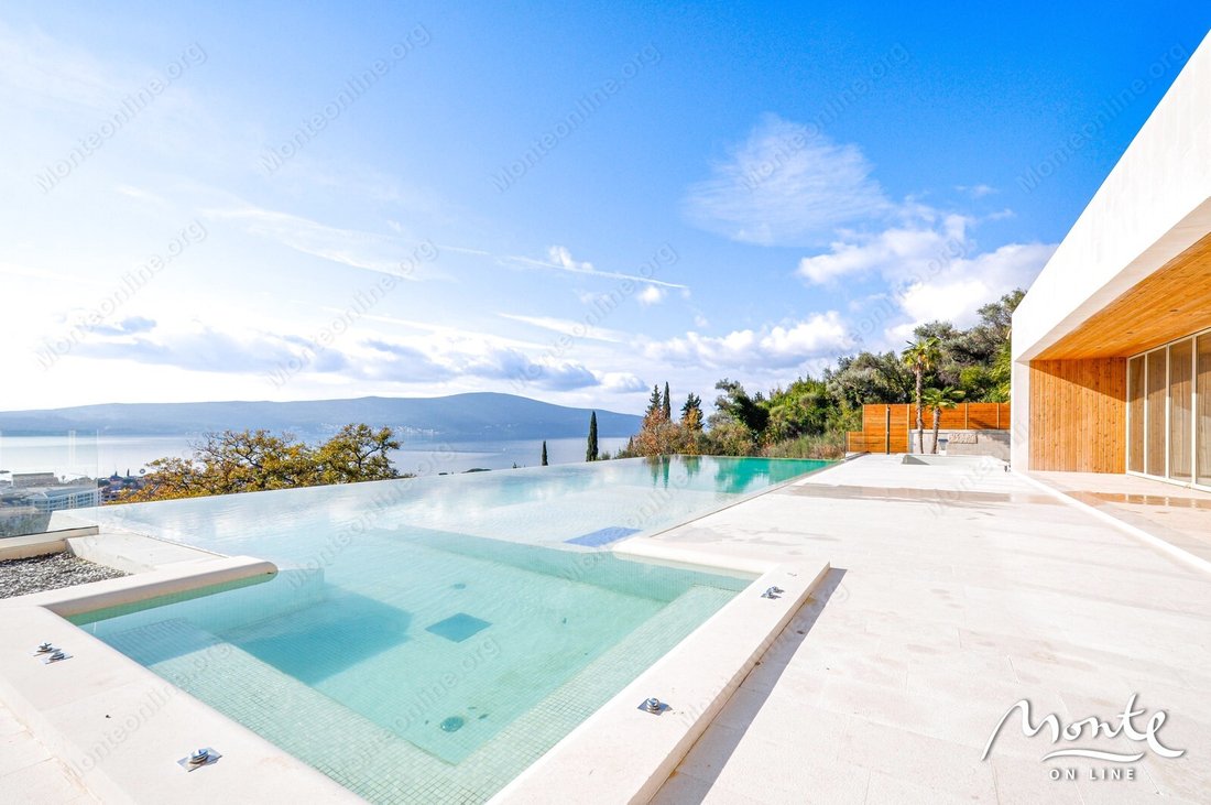 Villa in Donja Lastva, Tivat Municipality, Montenegro 1 - 18269262