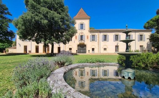 Castello a Ancien Hôpital, Beziers, Francia 1