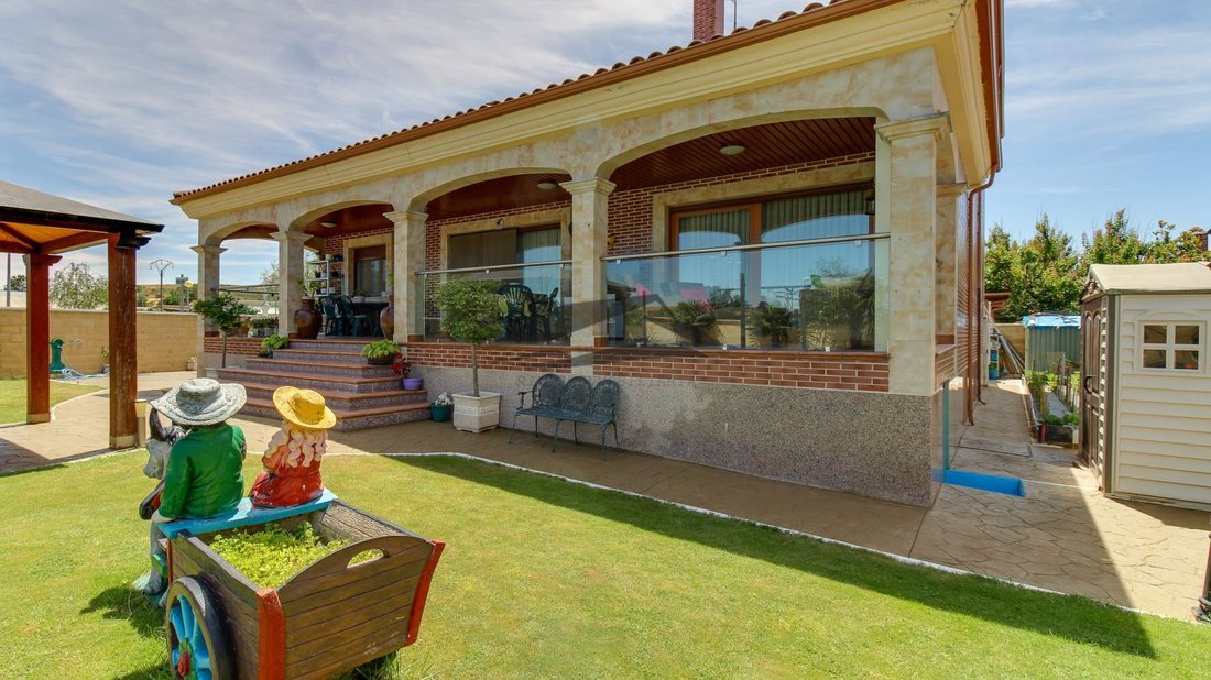 Chalet in Villamayor, Castile and Leon, Spain 1 - 18210261