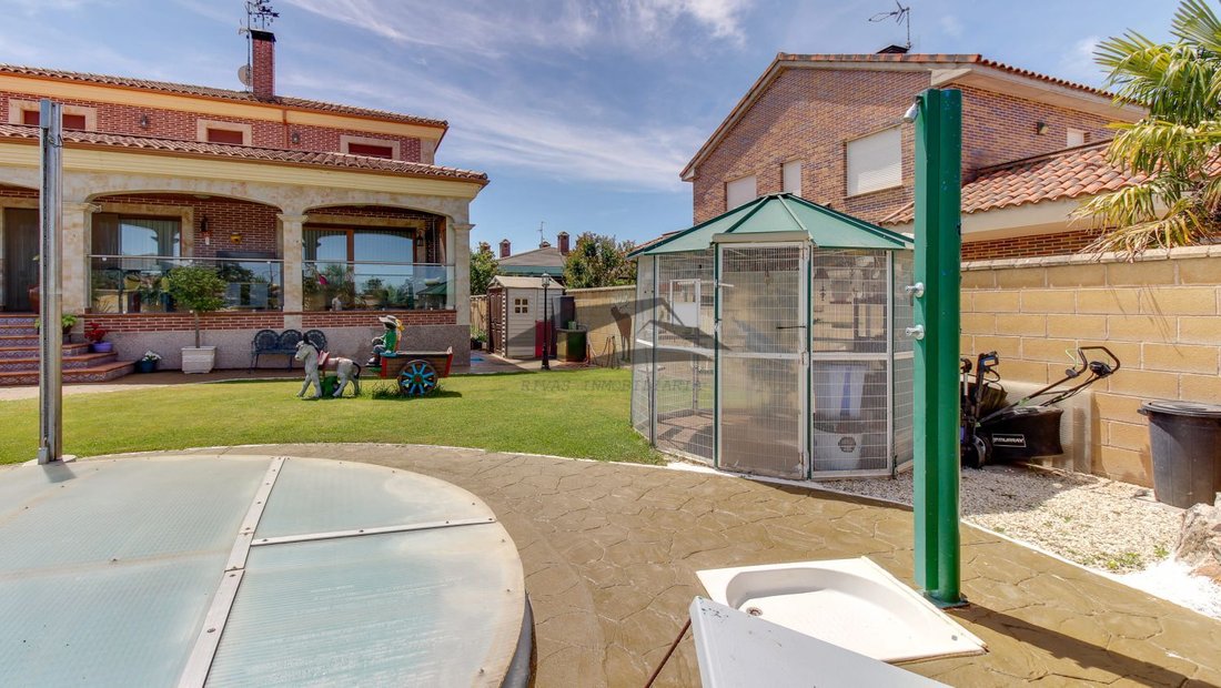 Chalet in Villamayor, Castile and Leon, Spain 2 - 18210261