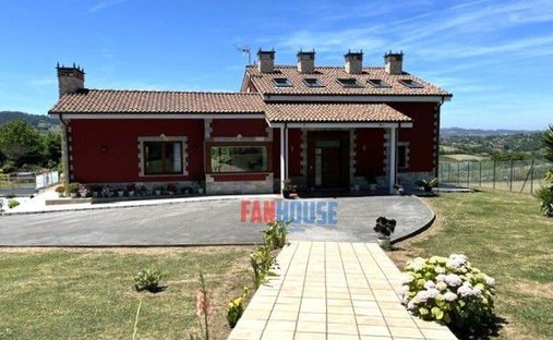 Chalet in Gijon / Xixon, Asturias, Spain 1