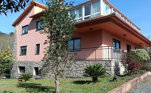 House in Ponteareas, Galicia, Spain 1