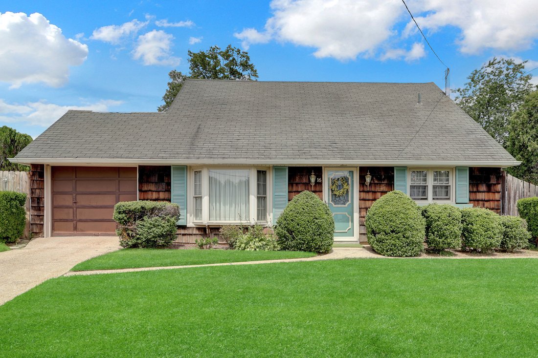 House in Syosset, New York, United States 2 - 18269790