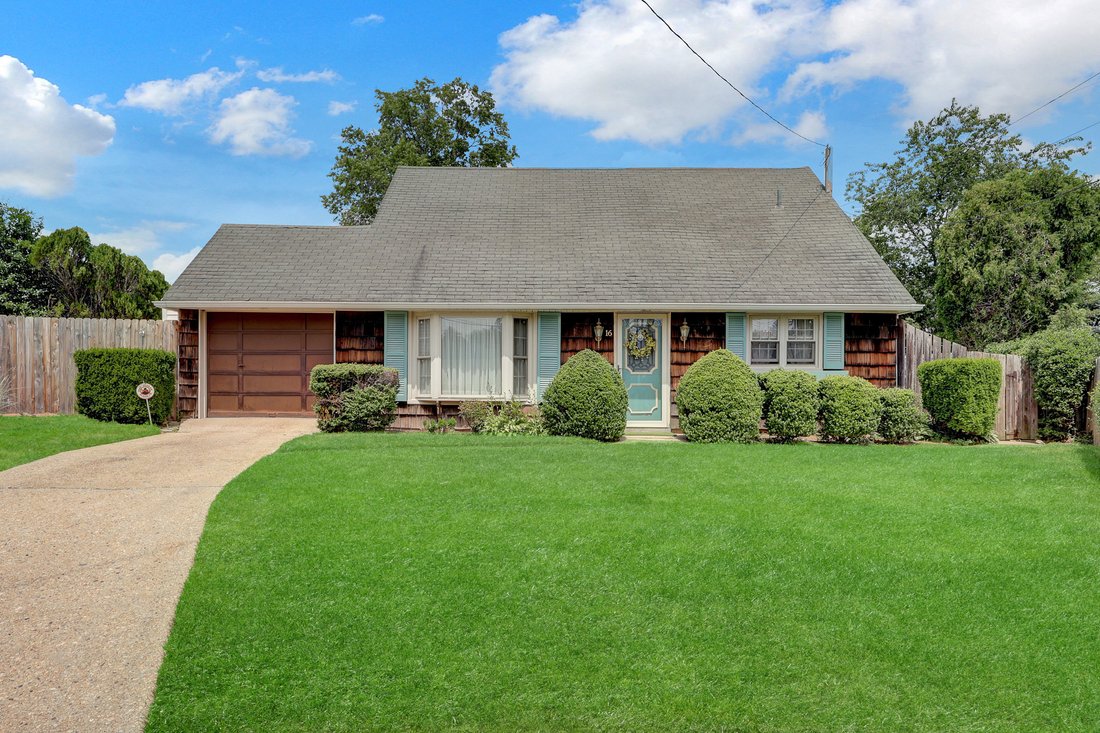 House in Syosset, New York, United States 1 - 18269790