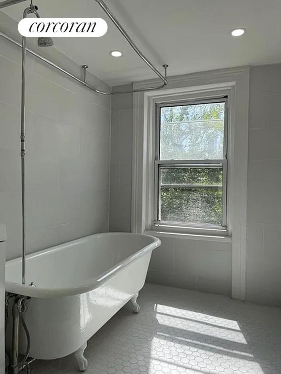 House in New York, New York, United States 3 - 18269789
