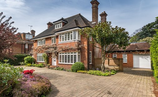 Haus in Coombe, Royal Borough of Kingston upon Thames, England 1