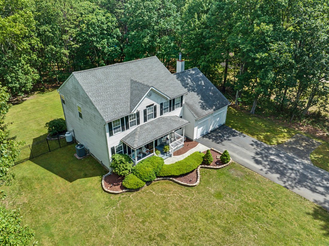 House in Freehold Township, New Jersey, United States 4 - 18269985
