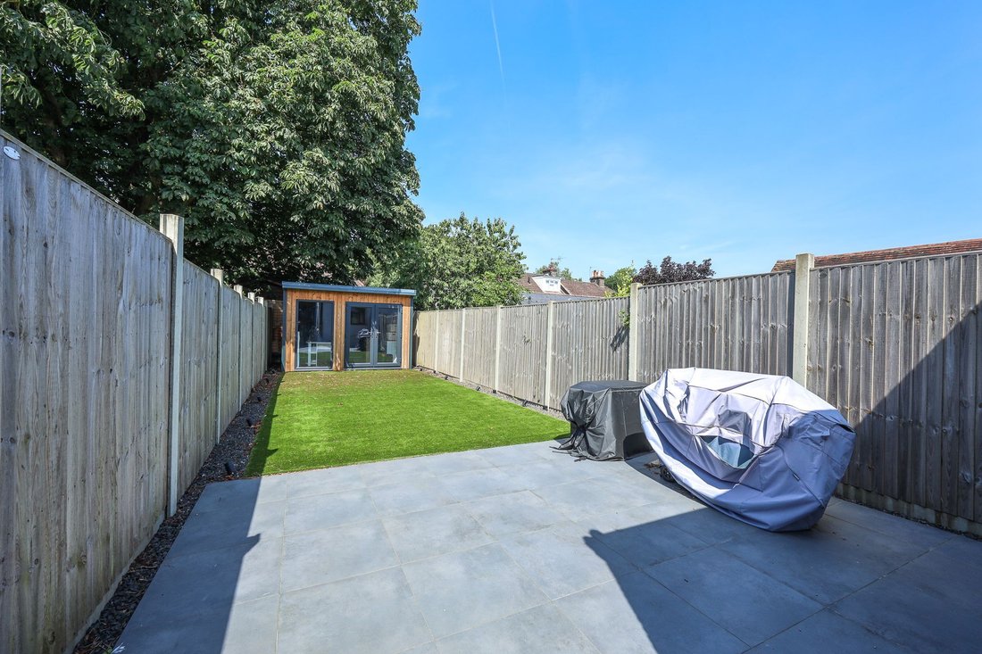 House in Burgess Hill, England 2 - 18271774
