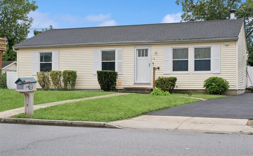 House in Wyandanch, New York, United States 1