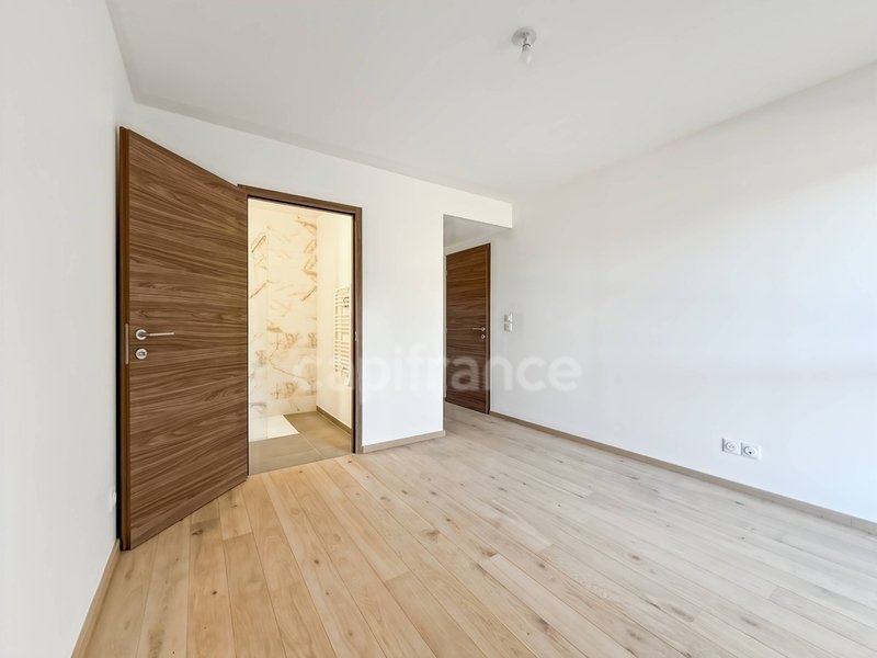 Appartement à Divonne-les-Bains, Auvergne-Rhône-Alpes, France 5 - 18271252