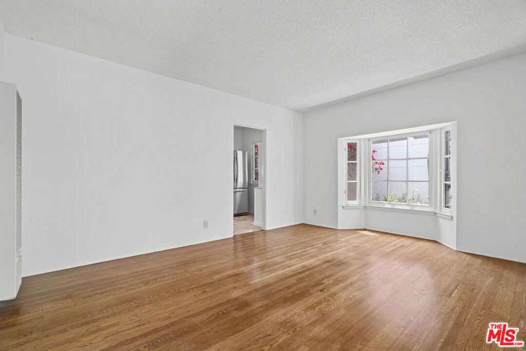 Santa Monica, California, United States 4 - 18273800