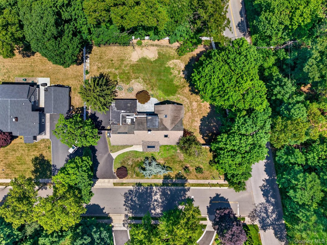 House in Albertson, New York, United States 2 - 18273271