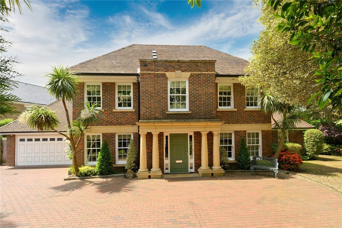 House in Elmbridge, England 1 - 18270250