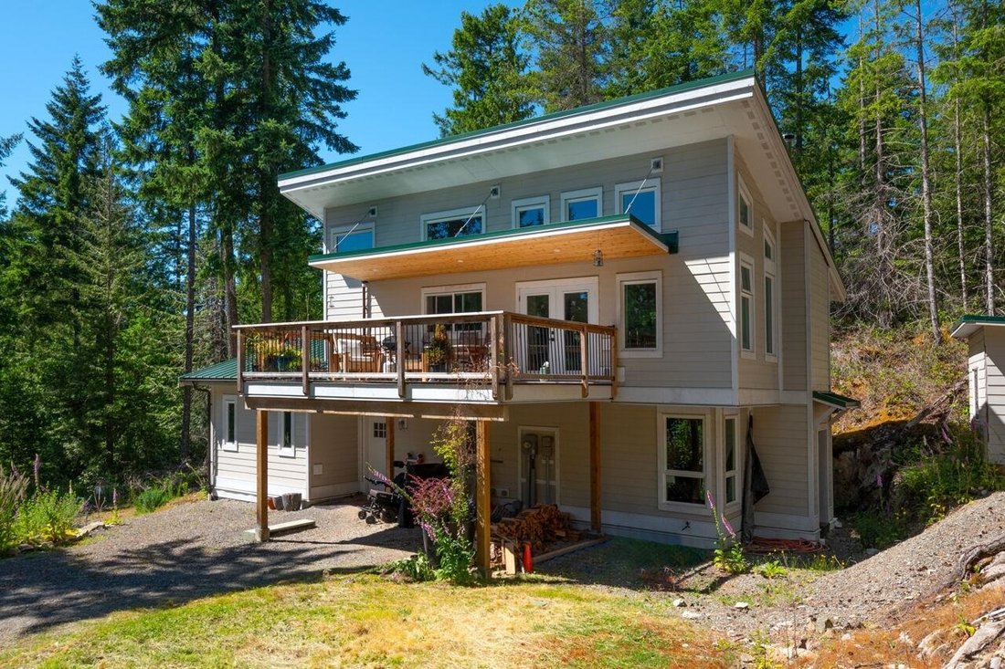 House in Bowen Island, British Columbia, Canada 1 - 18256721