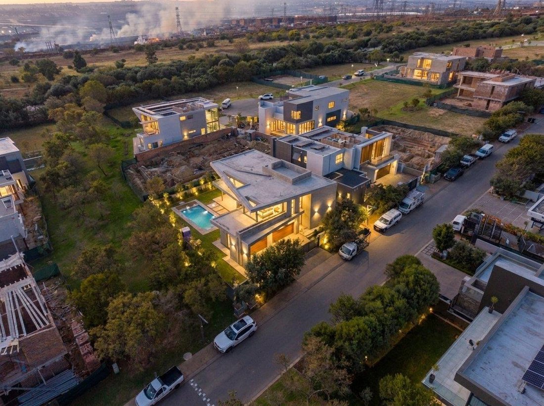 House in Halfway House Estate, Gauteng, South Africa 1 - 18270389
