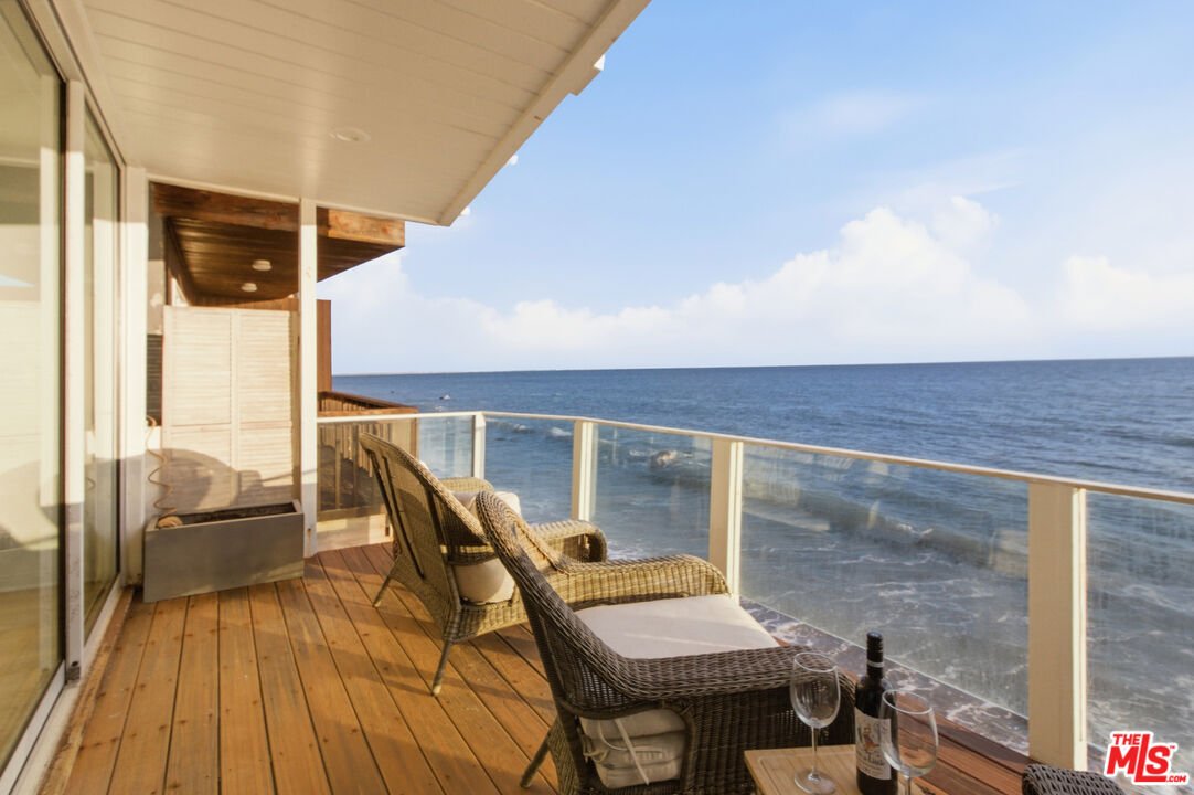 Malibu, California, United States 3 - 18271771