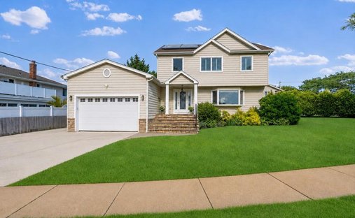 House in Massapequa, New York, United States 1