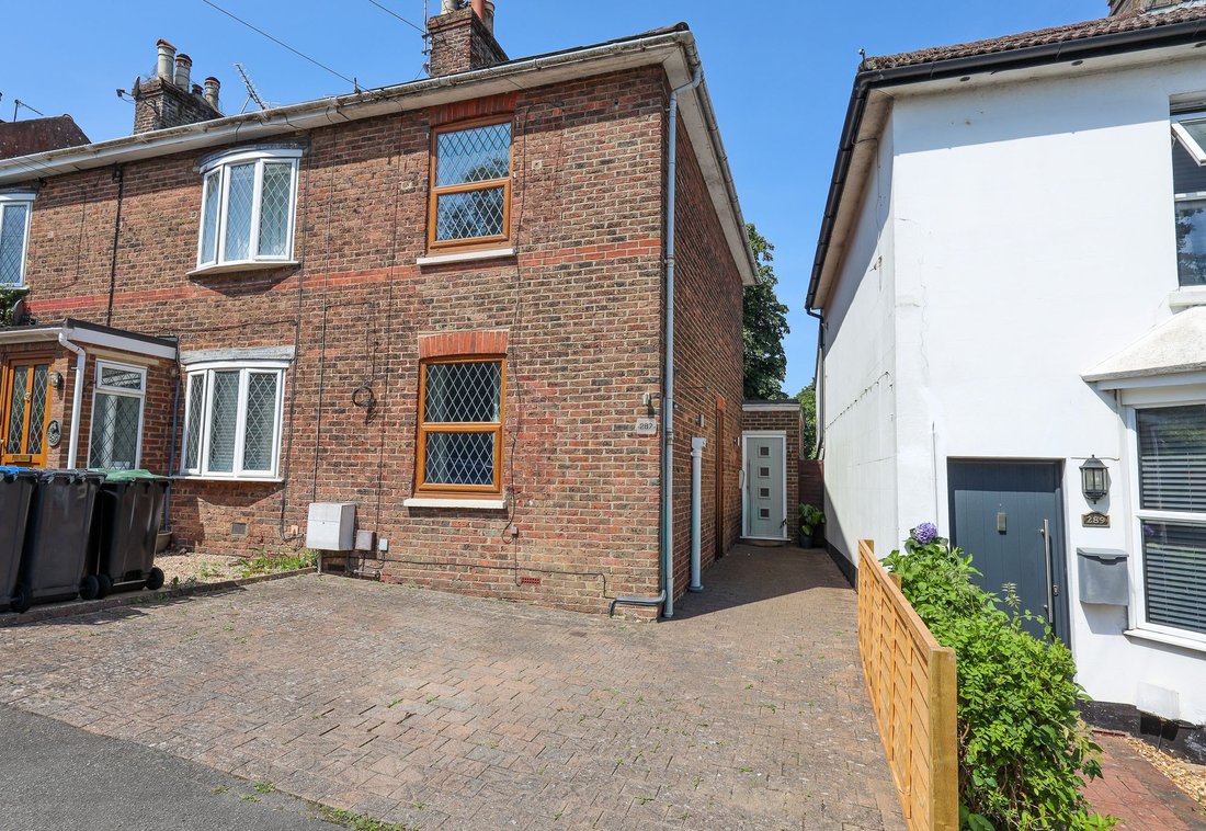House in Burgess Hill, England 1 - 18271774