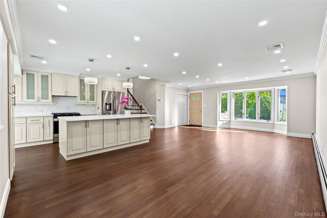 House in Woodbury, New York, United States 4 - 18273280