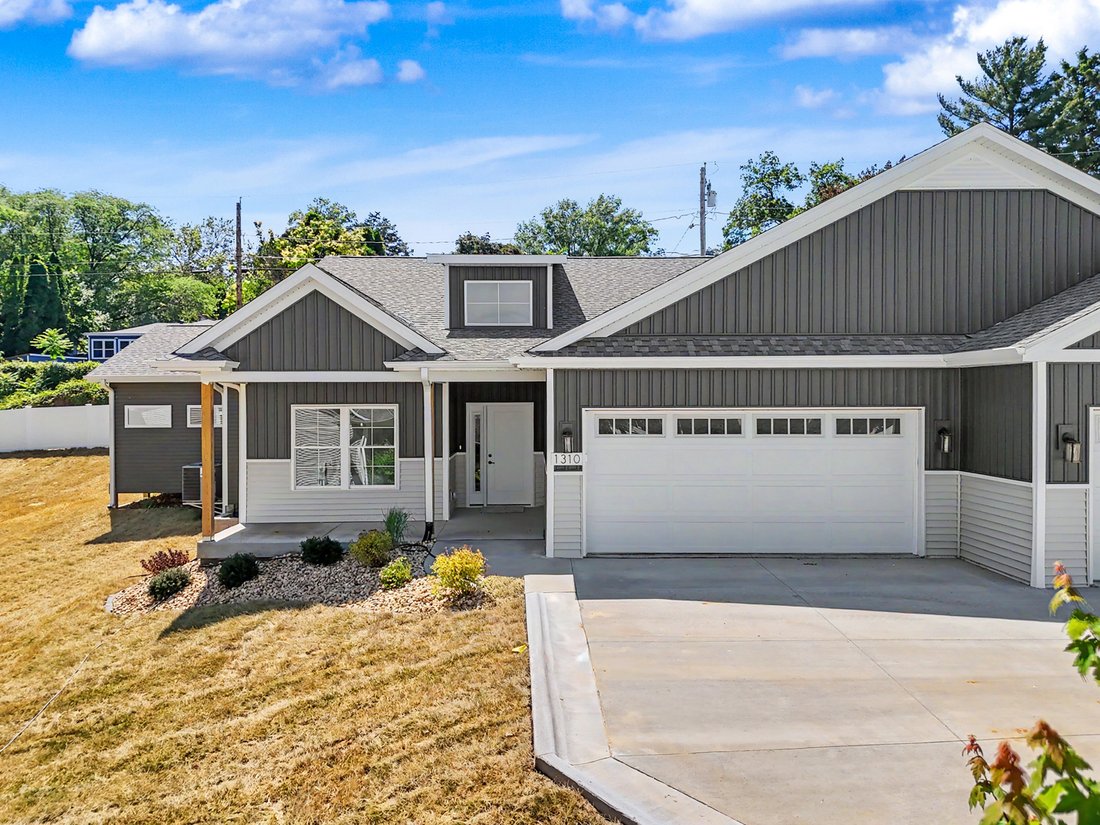 Townhouse in Bettendorf, Iowa, United States 1 - 18273883