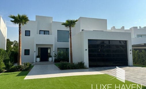 Villa in Dubai, Dubai, United Arab Emirates 1