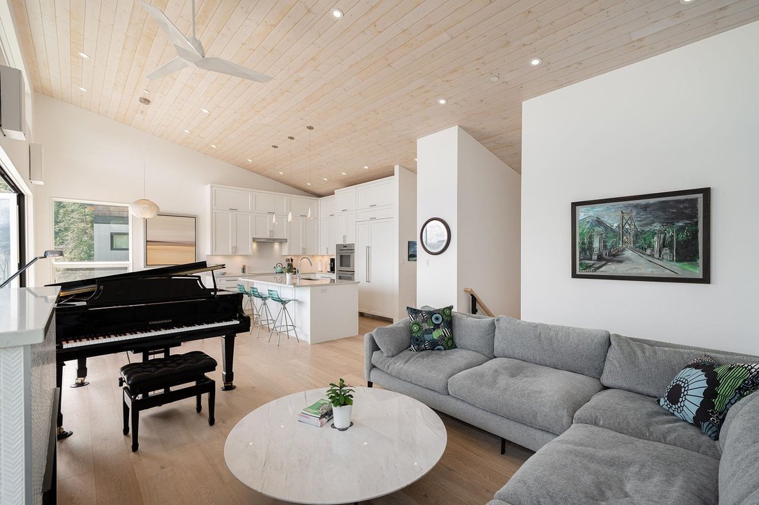 House in Bowen Island, British Columbia, Canada 4 - 18276592
