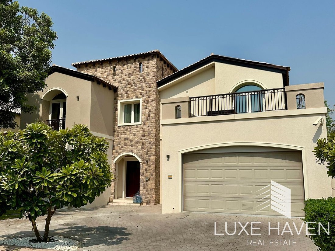 Villa in Jumeirah Golf Estates, Dubai, United Arab Emirates 1 - 18276612