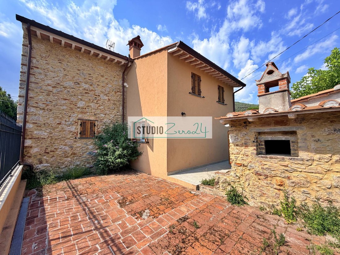 Villa in Pietrasanta, Tuscany, Italy 2 - 18276132