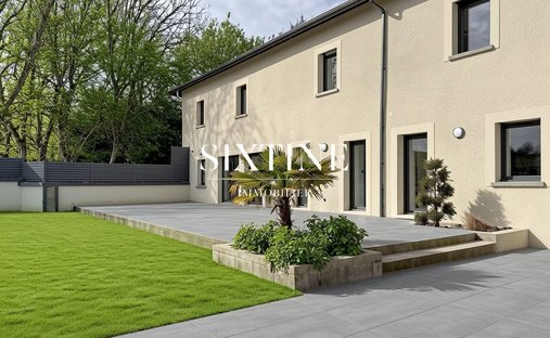 Farm Ranch in Sainte-Anne-sur-Gervonde, Auvergne-Rhone-Alpen, Frankreich 1