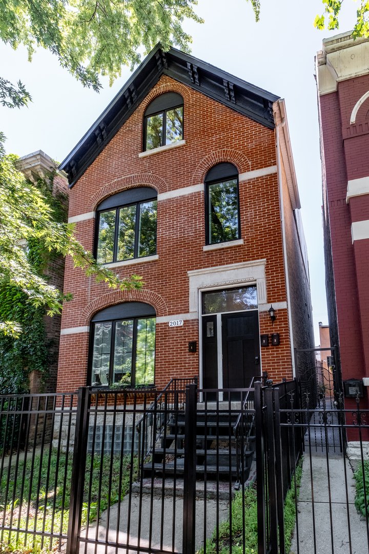 Chicago, Illinois, United States 1 - 18270684