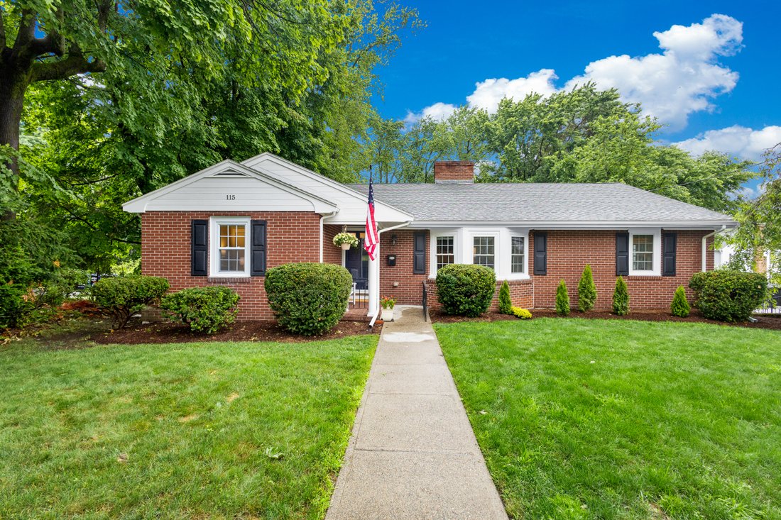 House in Dedham, Massachusetts, United States 1 - 18271570