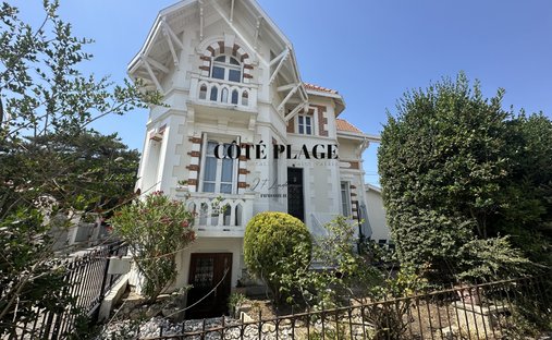 House in Vaux-sur-Mer, Nouvelle-Aquitaine, France 1